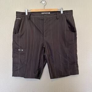 Oakley Turnpin Pin Striped Lightweight Golf Shorts Men 38W (38x10.5) Gray